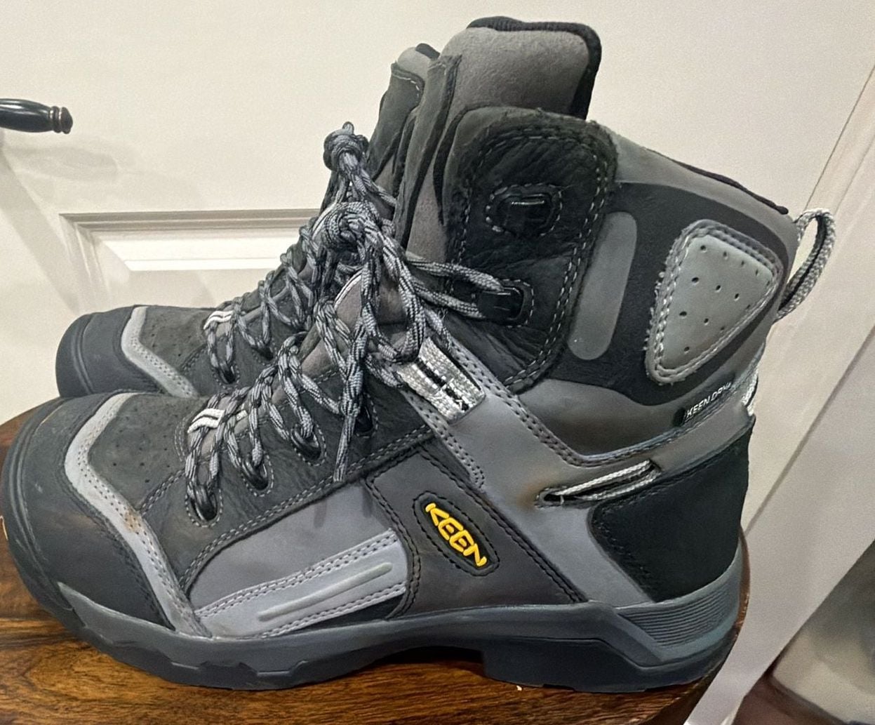 Keen Utility Waterproof Work Boots Size 9 EE Gray Black 7