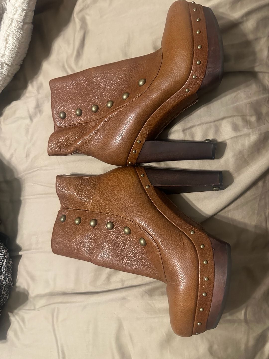 UGG Cosima Studded Platform Booties Size 8 Chestnut Leather Heel 2