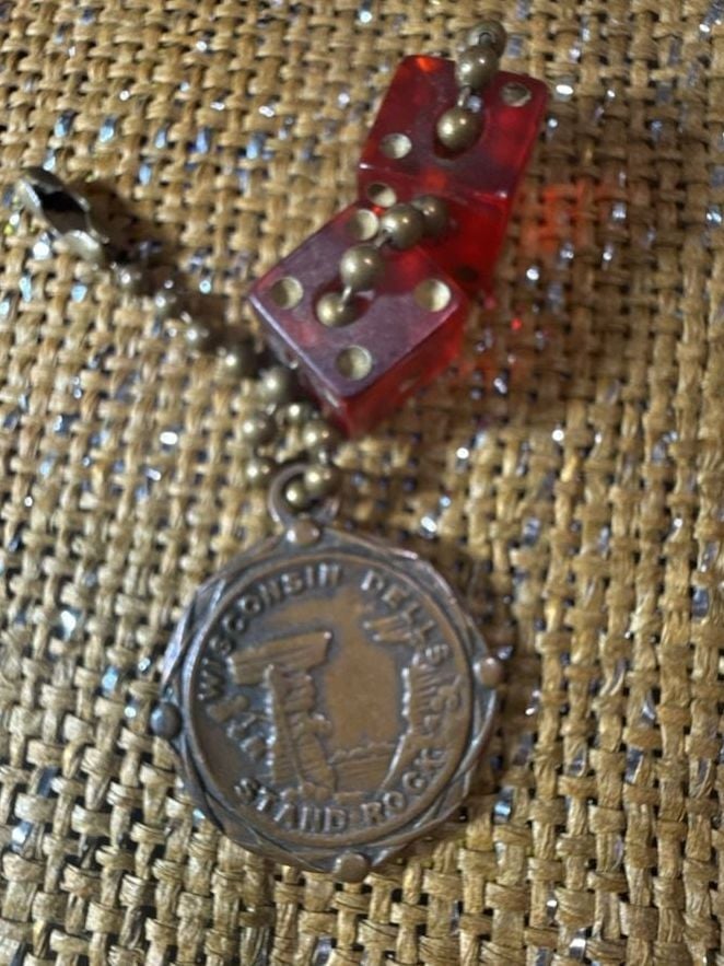 Vintage Wisconsin Dells Stand Rock Good Luck Red Dice Keychain 2