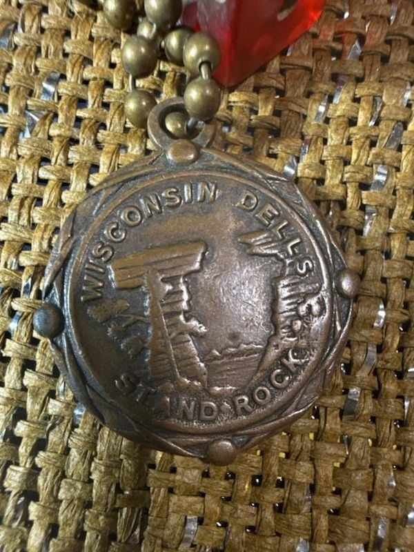 Vintage Wisconsin Dells Stand Rock Good Luck Red Dice Keychain 3