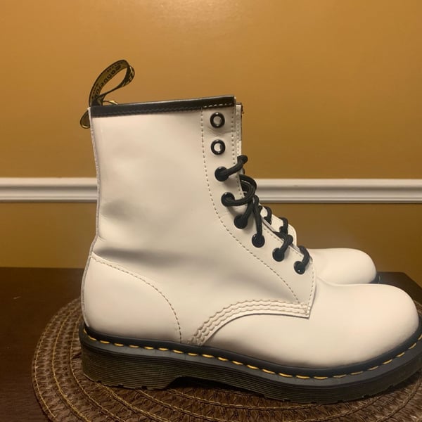 Dr. Martens 1460 Smooth Leather 8-Eye Combat Boots White