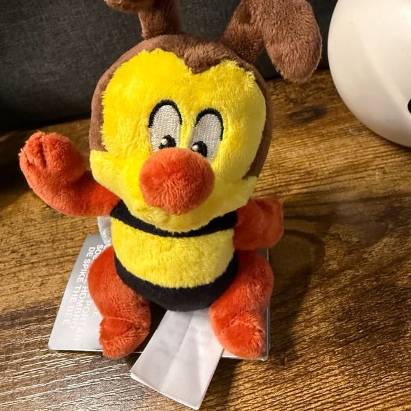 NWT Disney Spike The Bee Shoulder Plush Flower And Garden