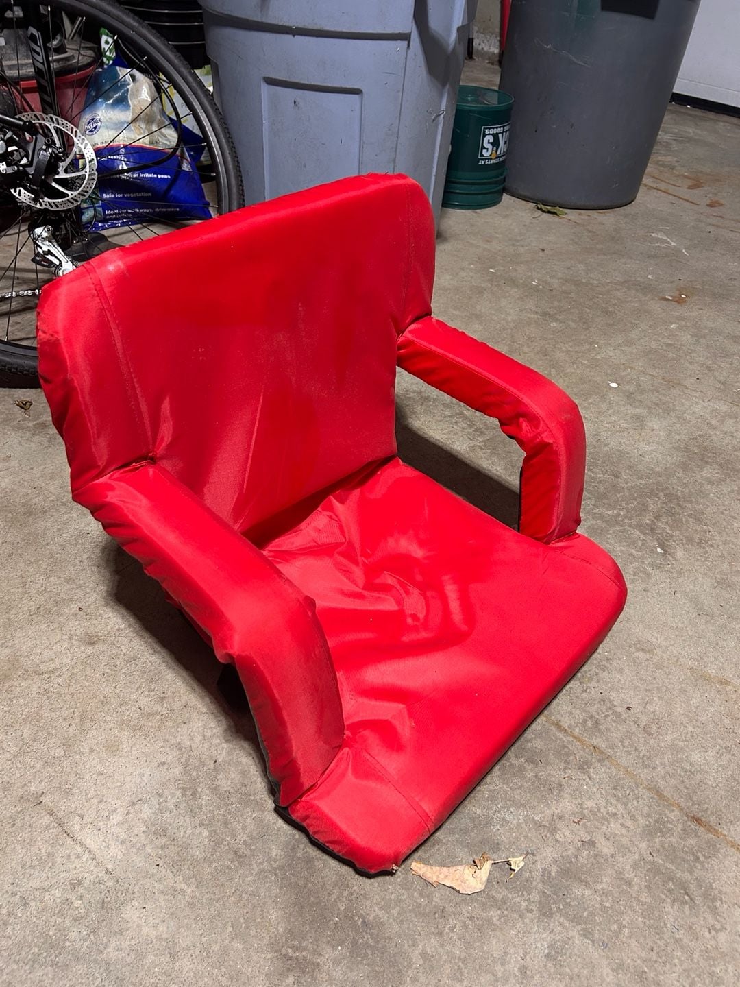 Picnic Time Ventura Red Portable Stadium Seat 1