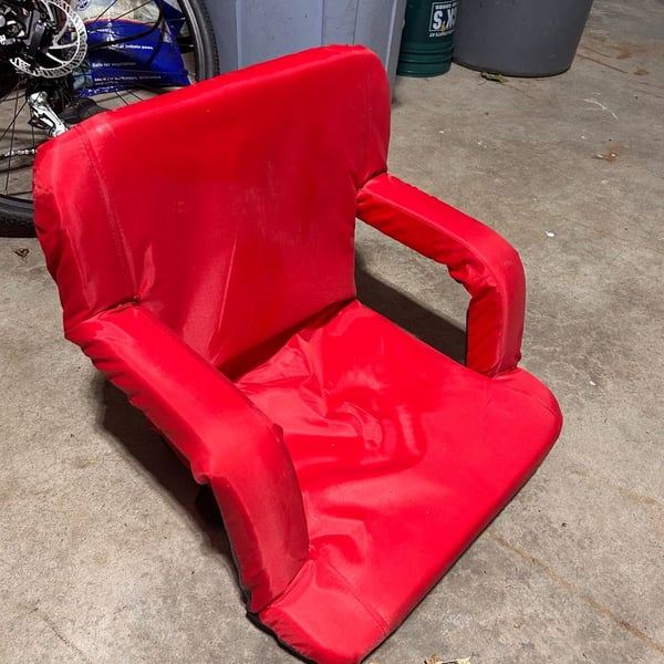 Picnic Time Ventura Red Portable Stadium Seat