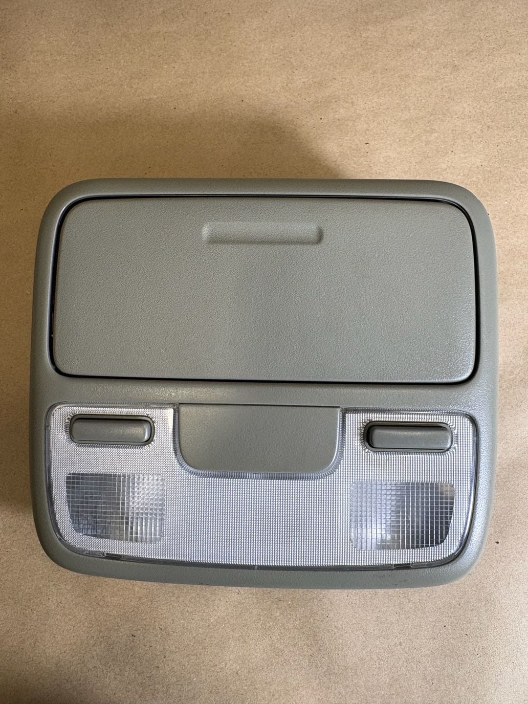 2002–2006 Honda CR-V Overhead Console Dome Map Light Gray Sunglasses Holder 1