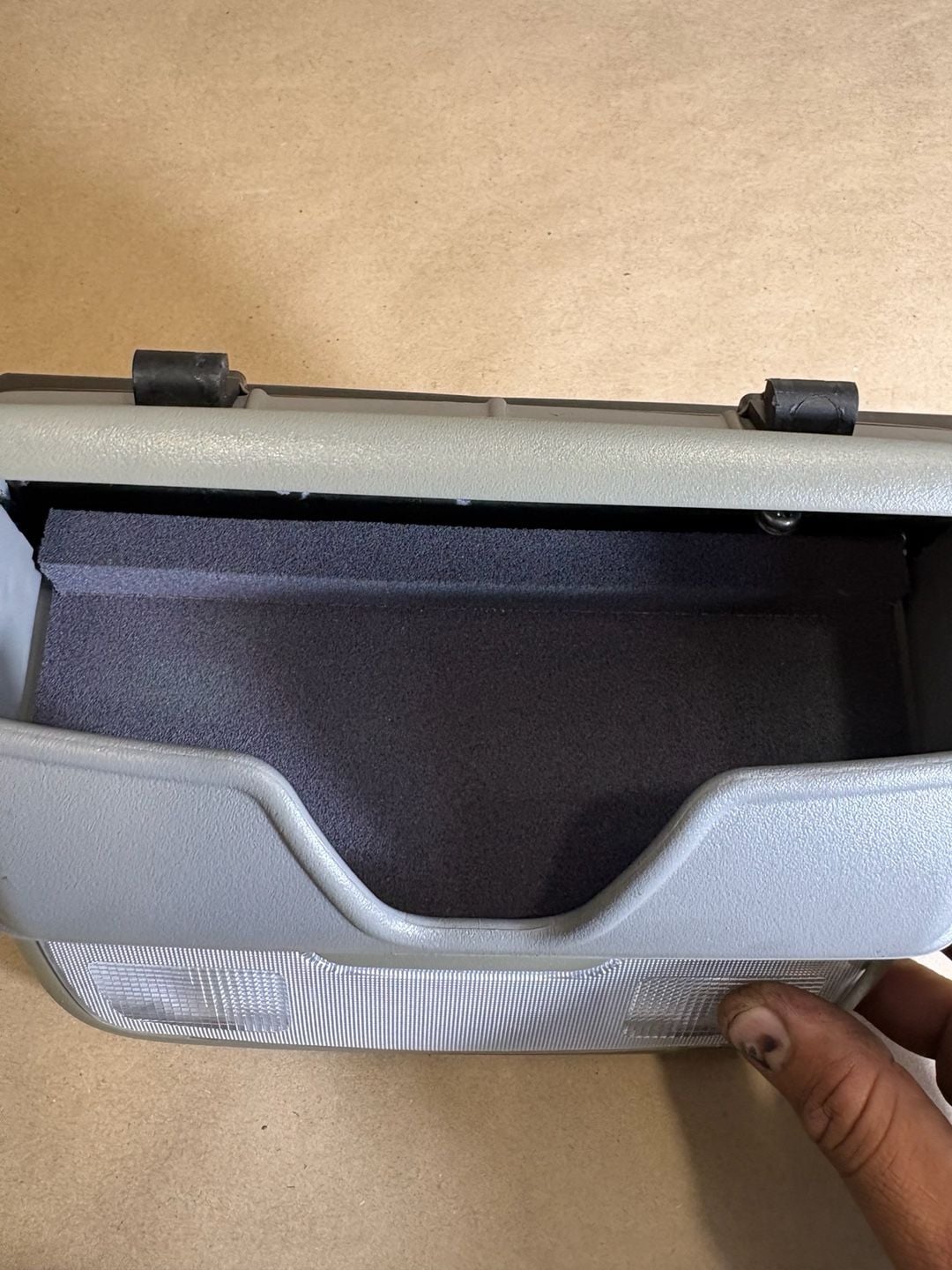 2002–2006 Honda CR-V Overhead Console Dome Map Light Gray Sunglasses Holder 2