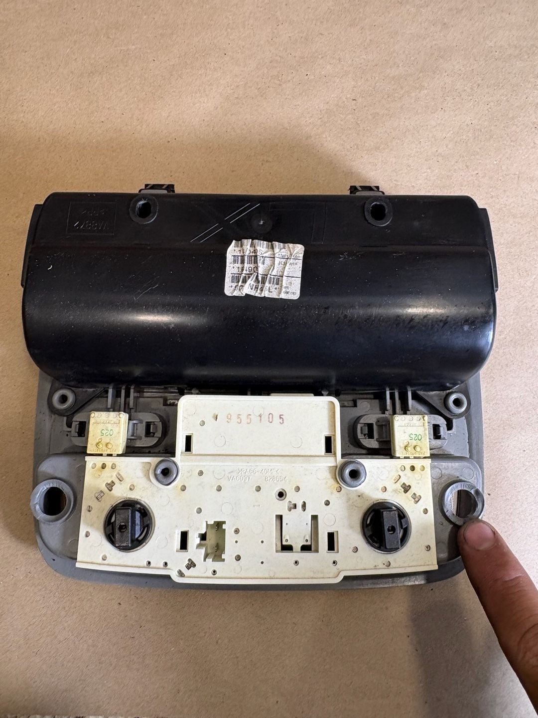 2002–2006 Honda CR-V Overhead Console Dome Map Light Gray Sunglasses Holder 4