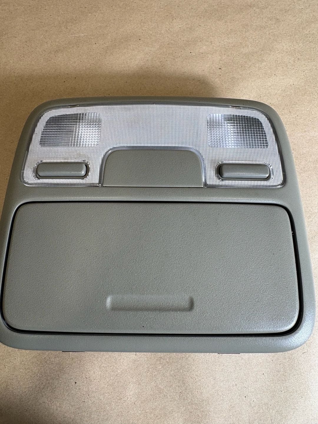 2002–2006 Honda CR-V Overhead Console Dome Map Light Gray Sunglasses Holder 6