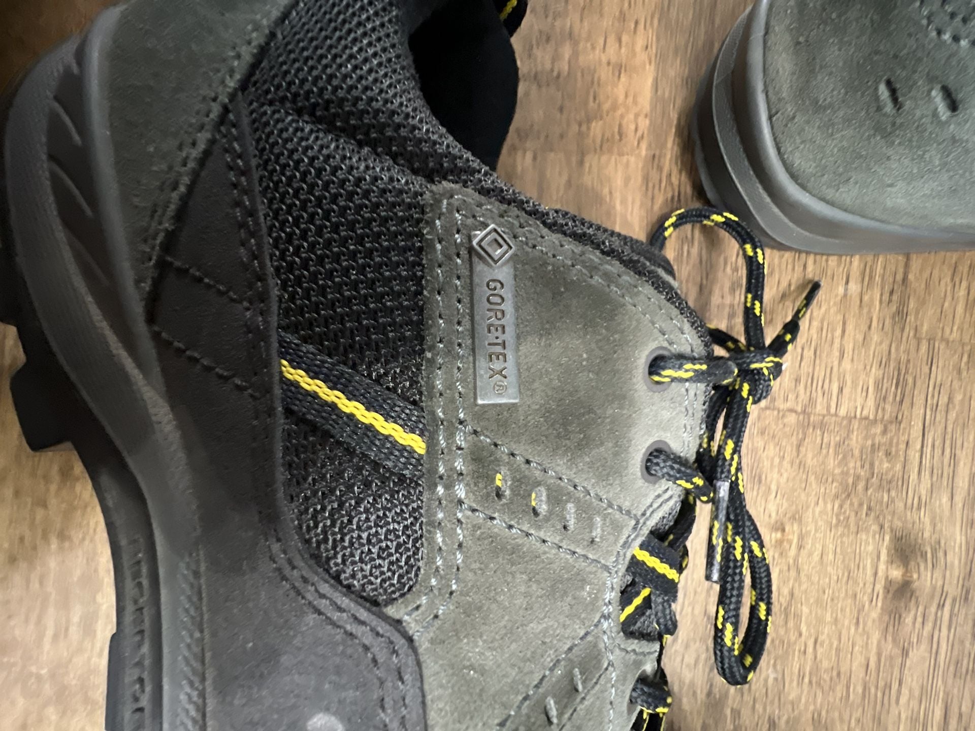 Ecco Offroad Waterproof Hiking Shoes Gray Gore-Tex 9.5/10 43 euro 8