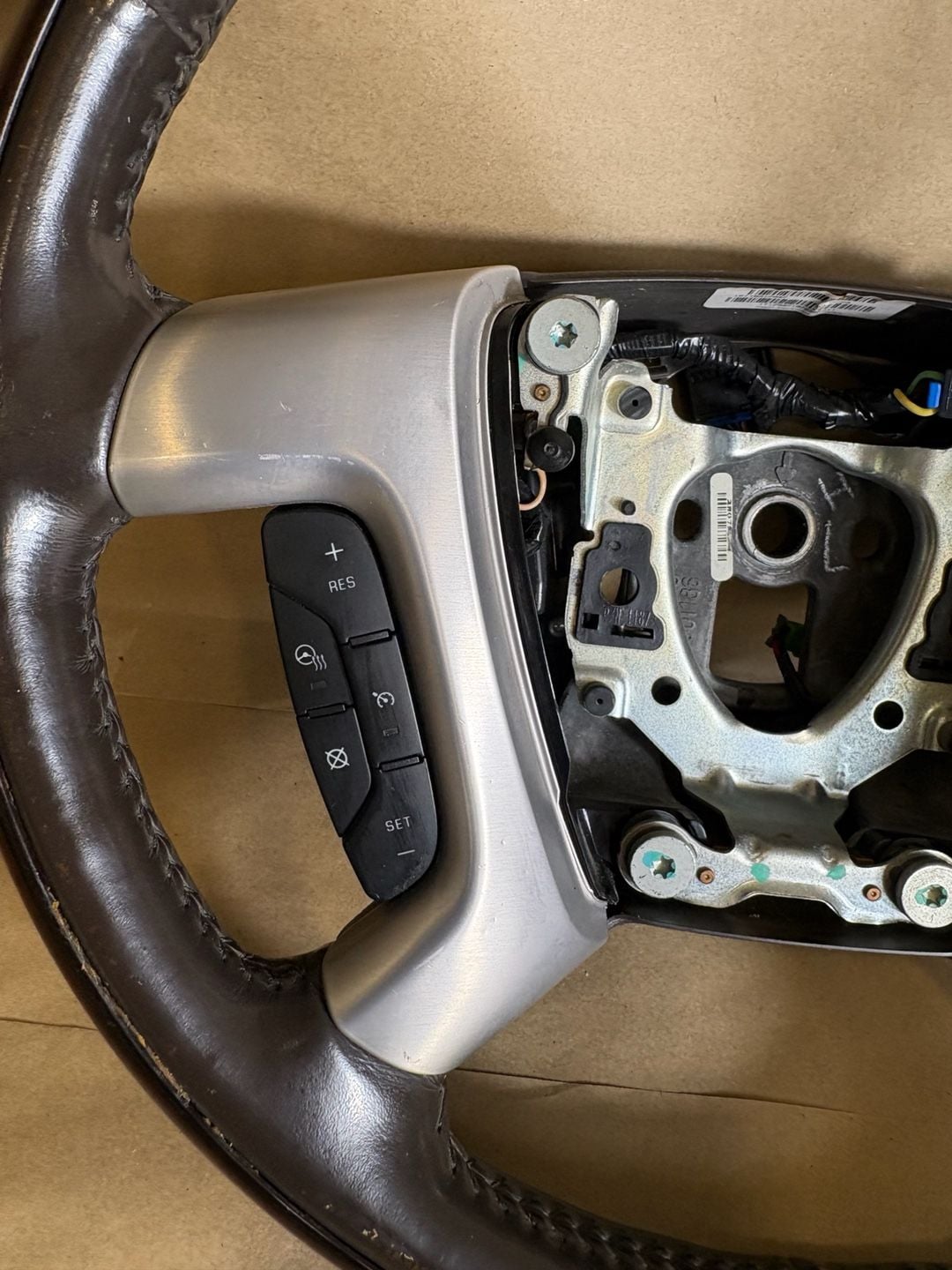 2007–08 Cadillac Escalade Cocoa Wood Leather Heated Steering Wheel 15917947 2