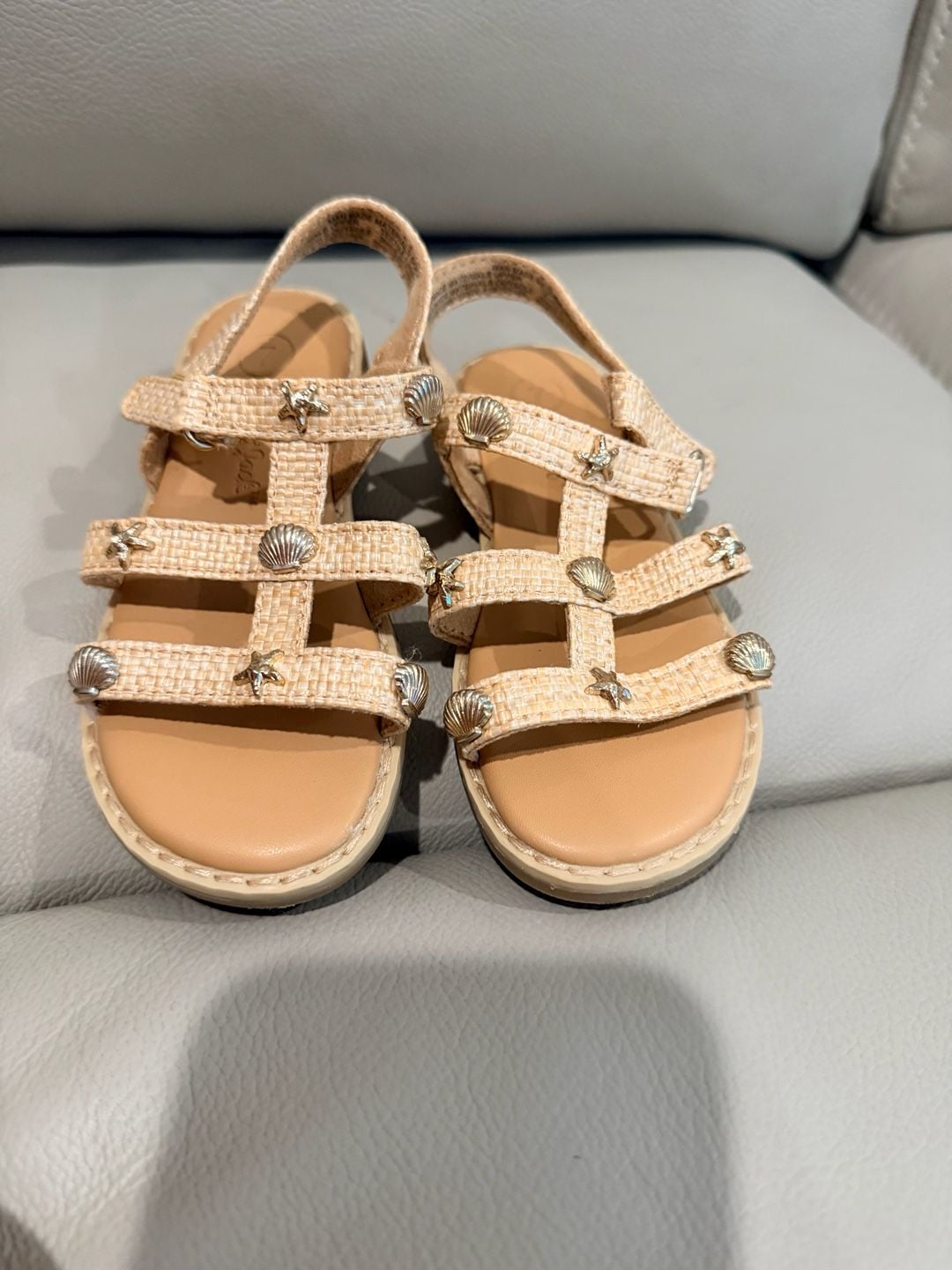 Cat & Jack Kinsley Raffia Sandals Size 7 Beige Shell Embellished 2
