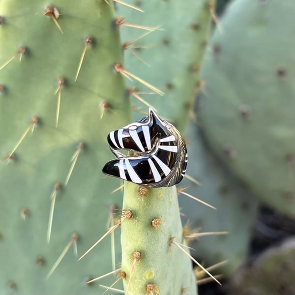 Vintage Sterling Silver Horse Ring with Black Onyx & Howlite Inlay – Size 9
