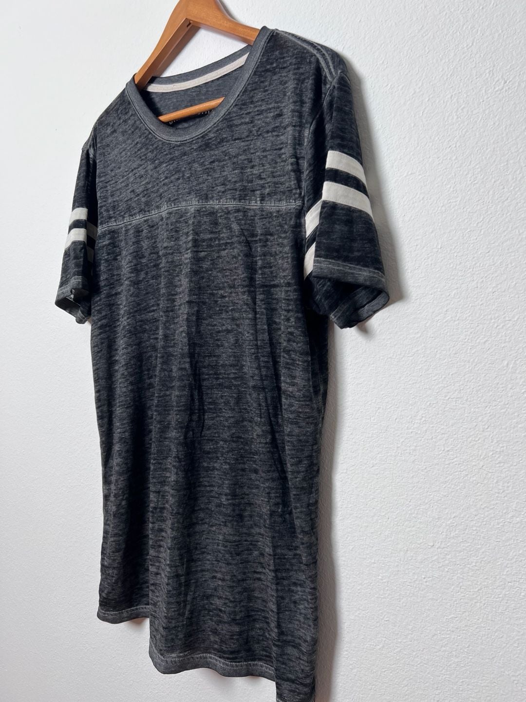 Mossimo Supply Co Women’s Large Gray Burnout Varsity Stripe T-Shirt Athletic Fit 3
