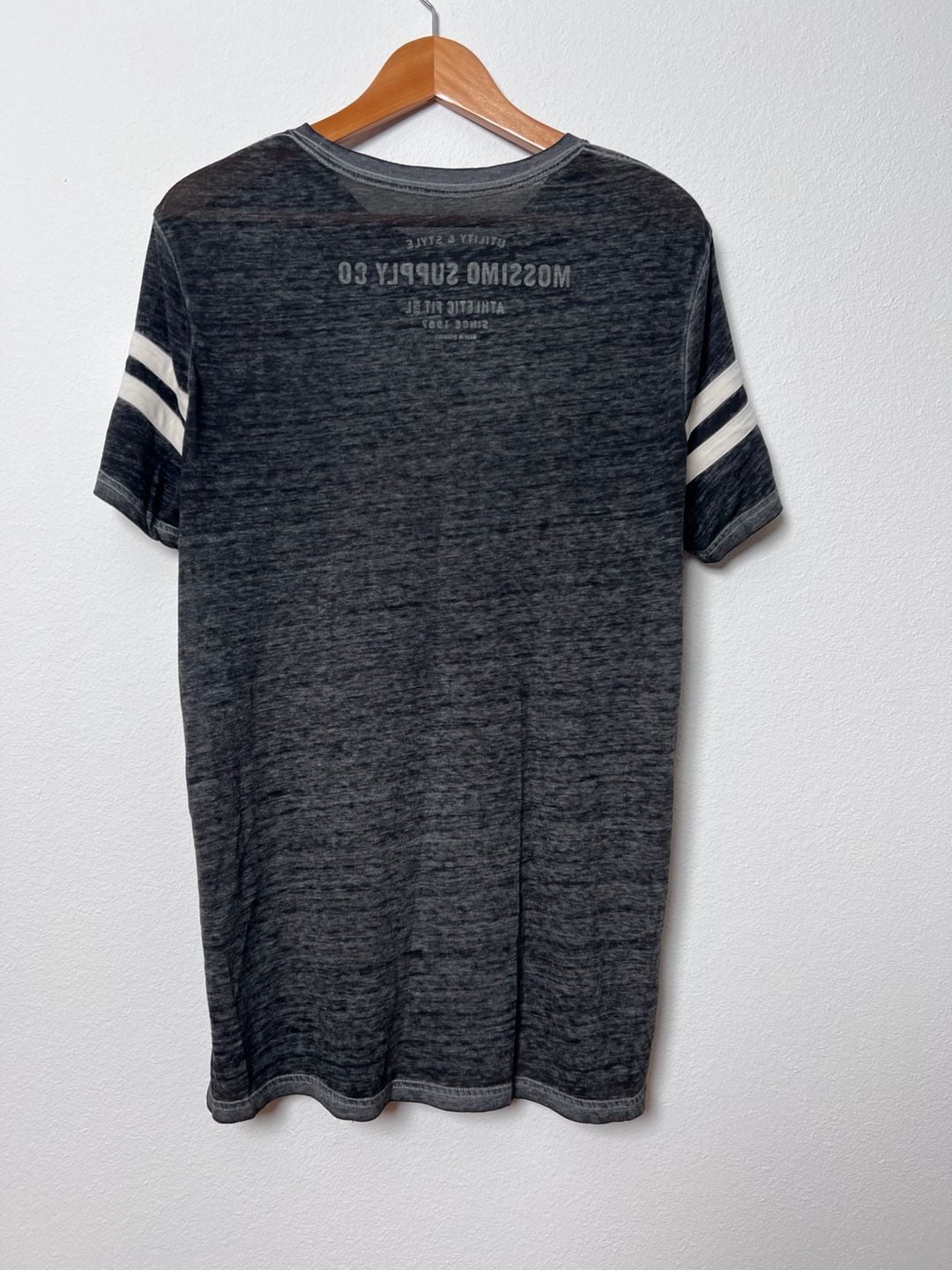Mossimo Supply Co Women’s Large Gray Burnout Varsity Stripe T-Shirt Athletic Fit 4