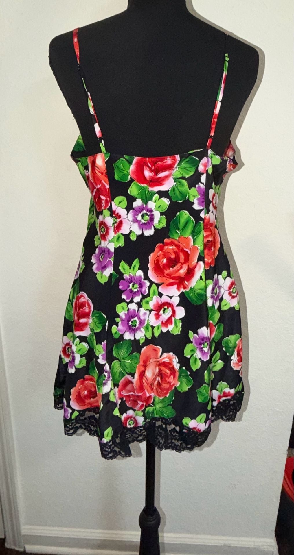 Vintage Victoria's Secret Slip Size M 4