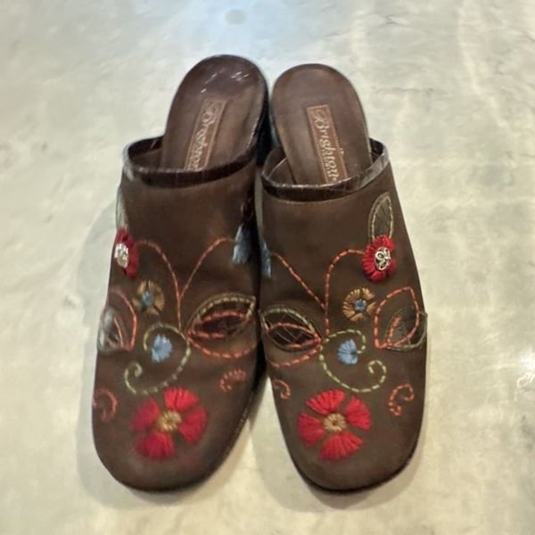 Brighton Fiona Size 9M Brown Embroidered Suede Clog Mules