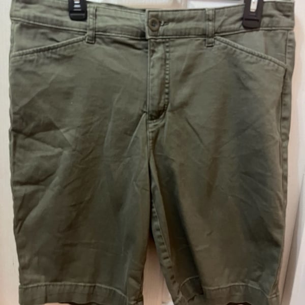 St John's Bay Bermuda Shorts Size 14 Green
