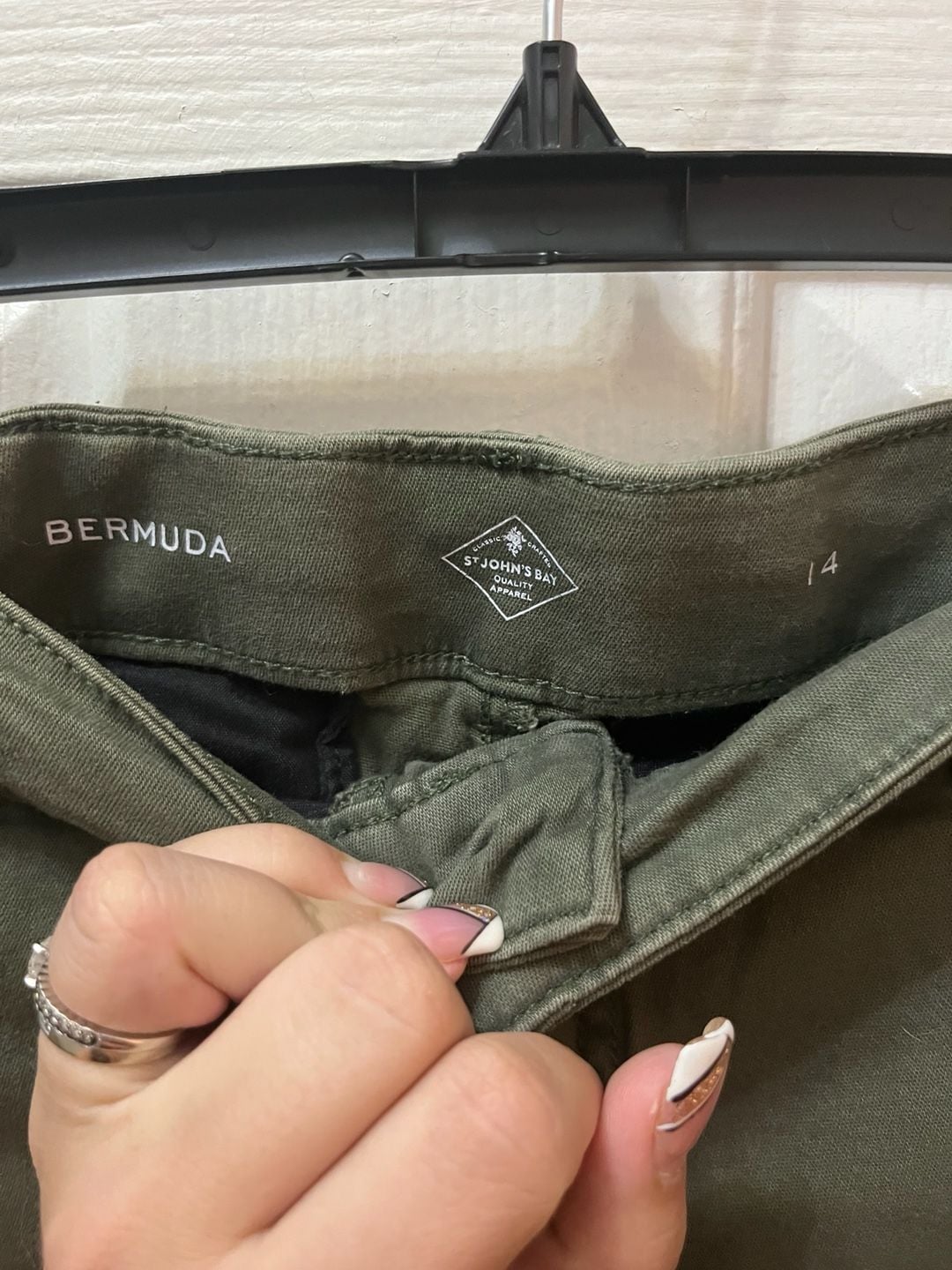 St John's Bay Bermuda Shorts Size 14 Green 3