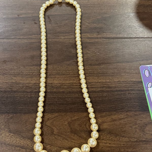 Vintage Graduated Faux Pearl Necklace Gold Tone Clasp Cream Ivory Beads