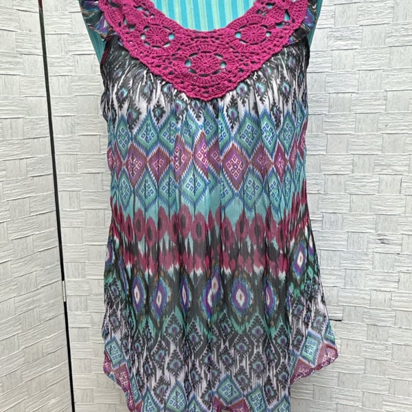 Cristina Top Size S Multicolor Boho Print Crochet Neck