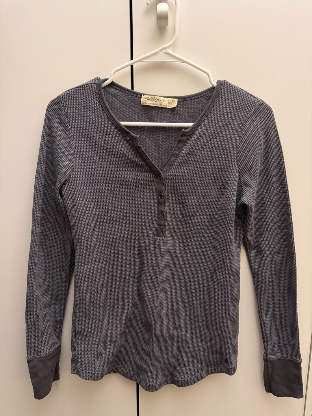 Faded Glory Gray Waffle Knit Henley 2