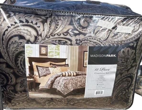 BNIP Madison Park Aubrey 12-Piece Comforter Set Queen Black 1