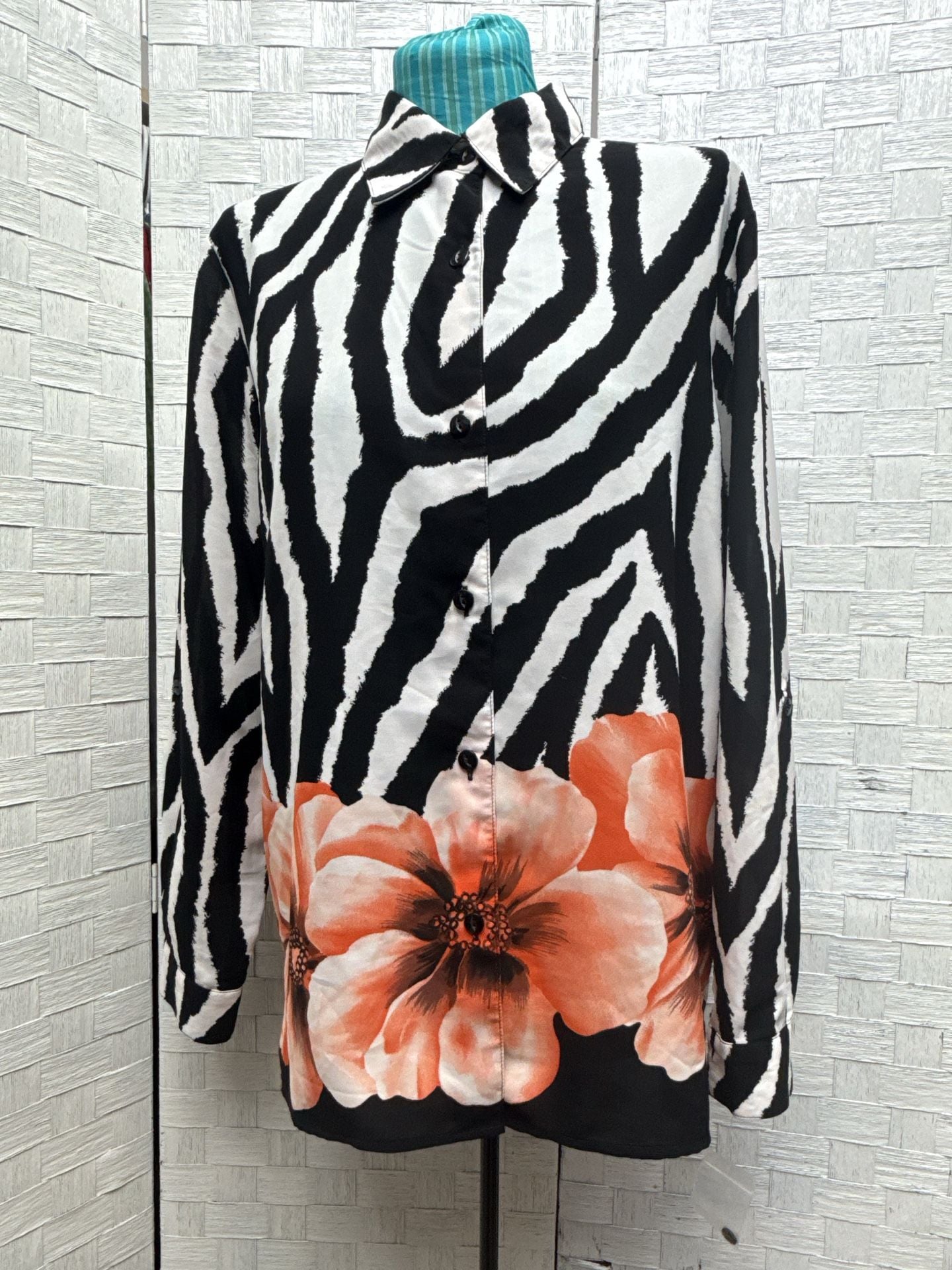 Sag Harbor Button Up Shirt Size 8 Zebra Floral Print 2