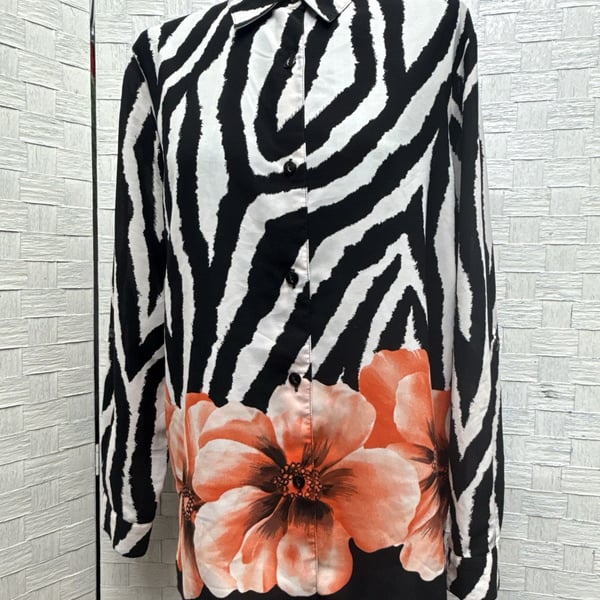 Sag Harbor Button Up Shirt Size 8 Zebra Floral Print