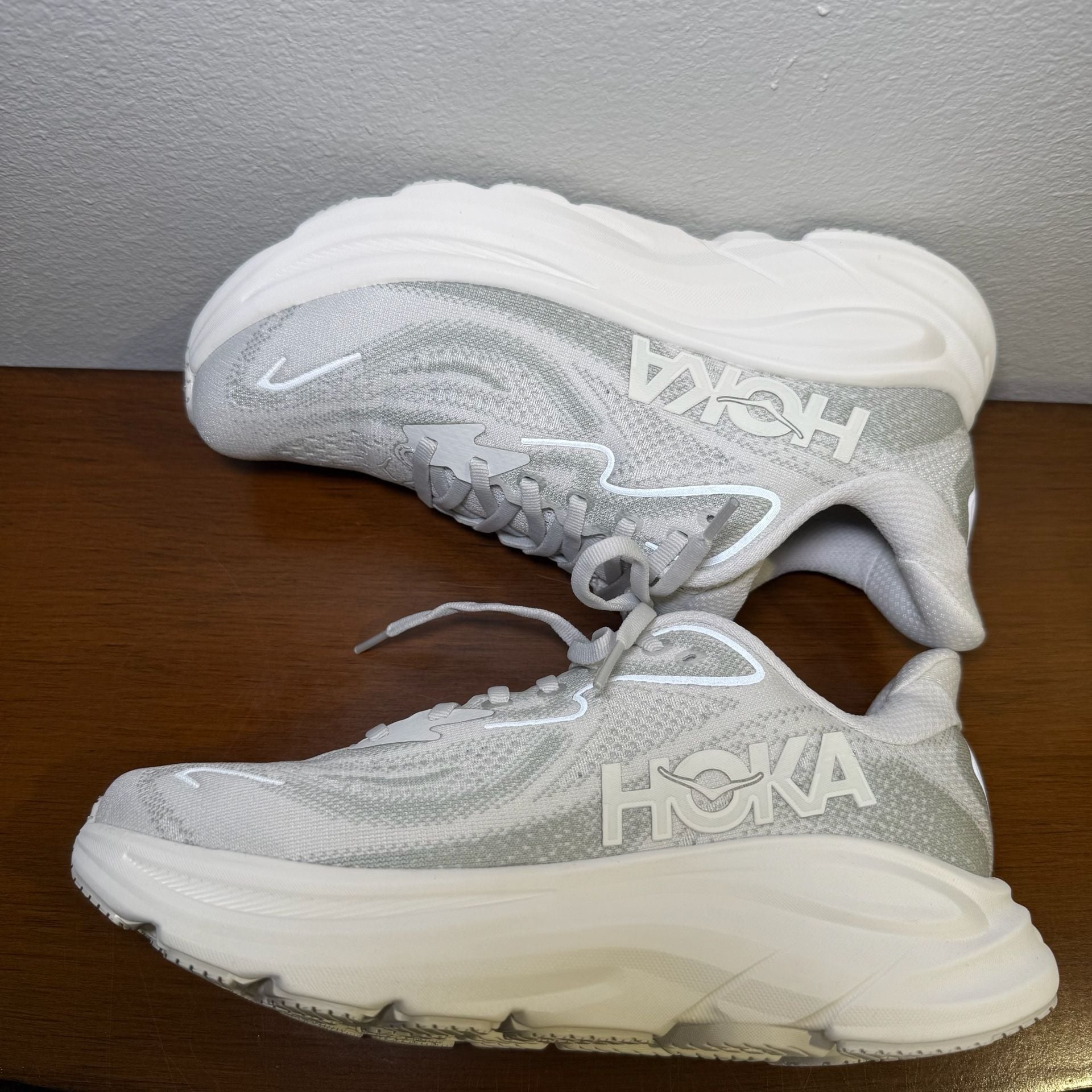 HOKA Clifton 10 women Size 8.5B Cosmic Grey Stardust Running Shoes 11