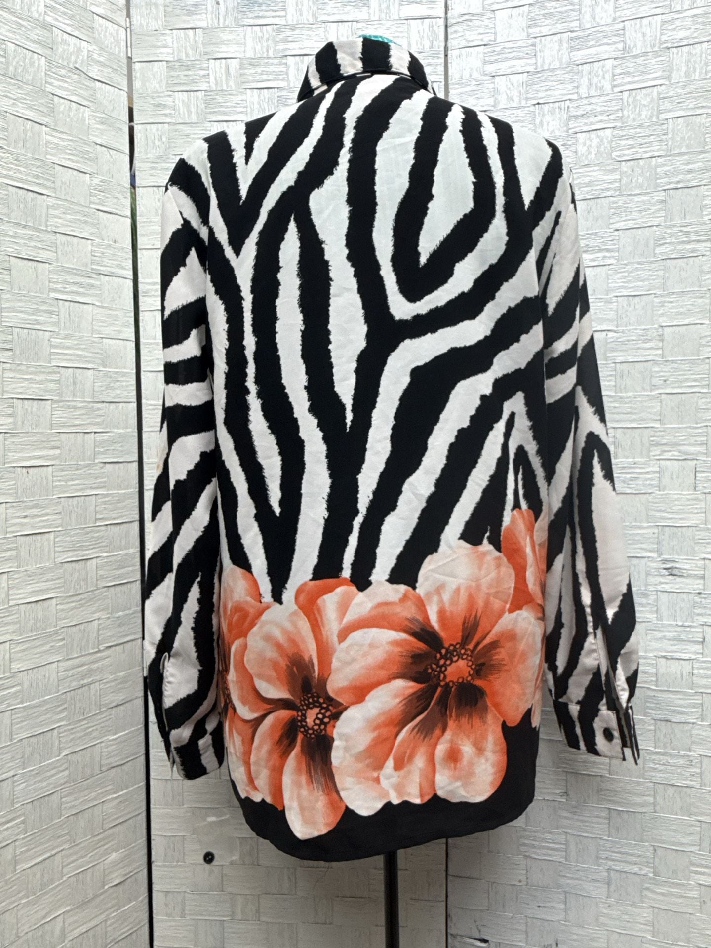 Sag Harbor Button Up Shirt Size 8 Zebra Floral Print 4