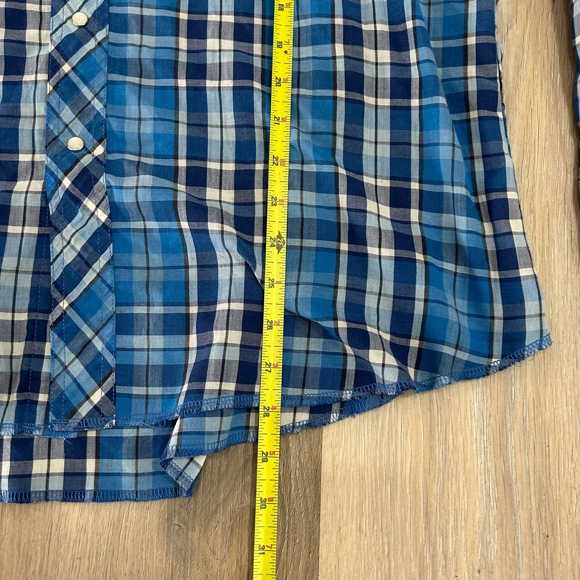 90’s Wrangler Men's Western Plaid Long Sleeve Shirt with Pearl Snap-on large 5