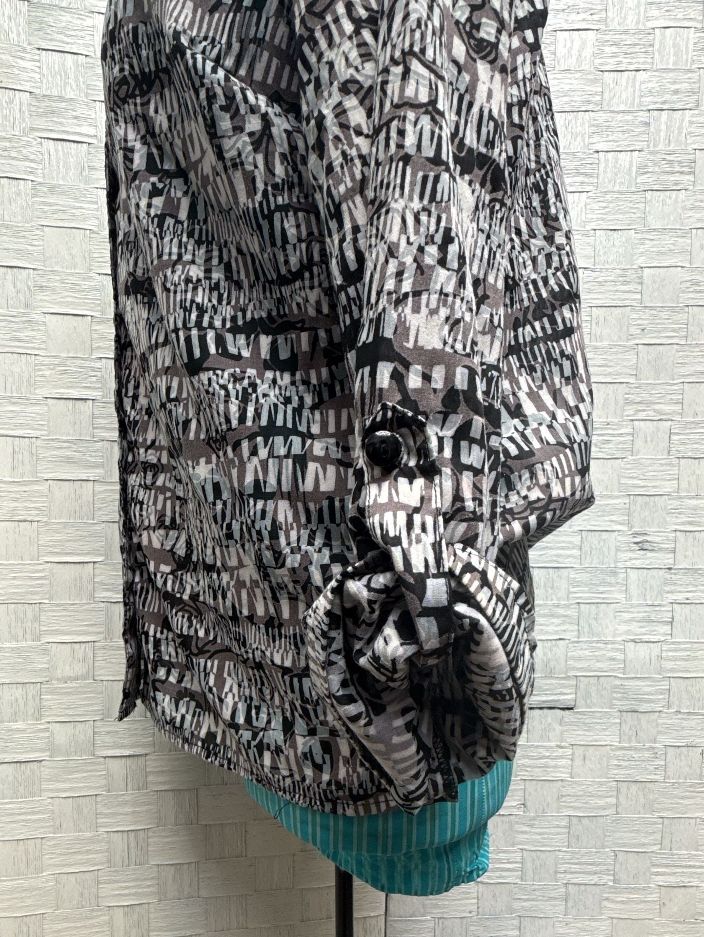 Sag Harbor Button Up Shirt Size Small Abstract Print 3