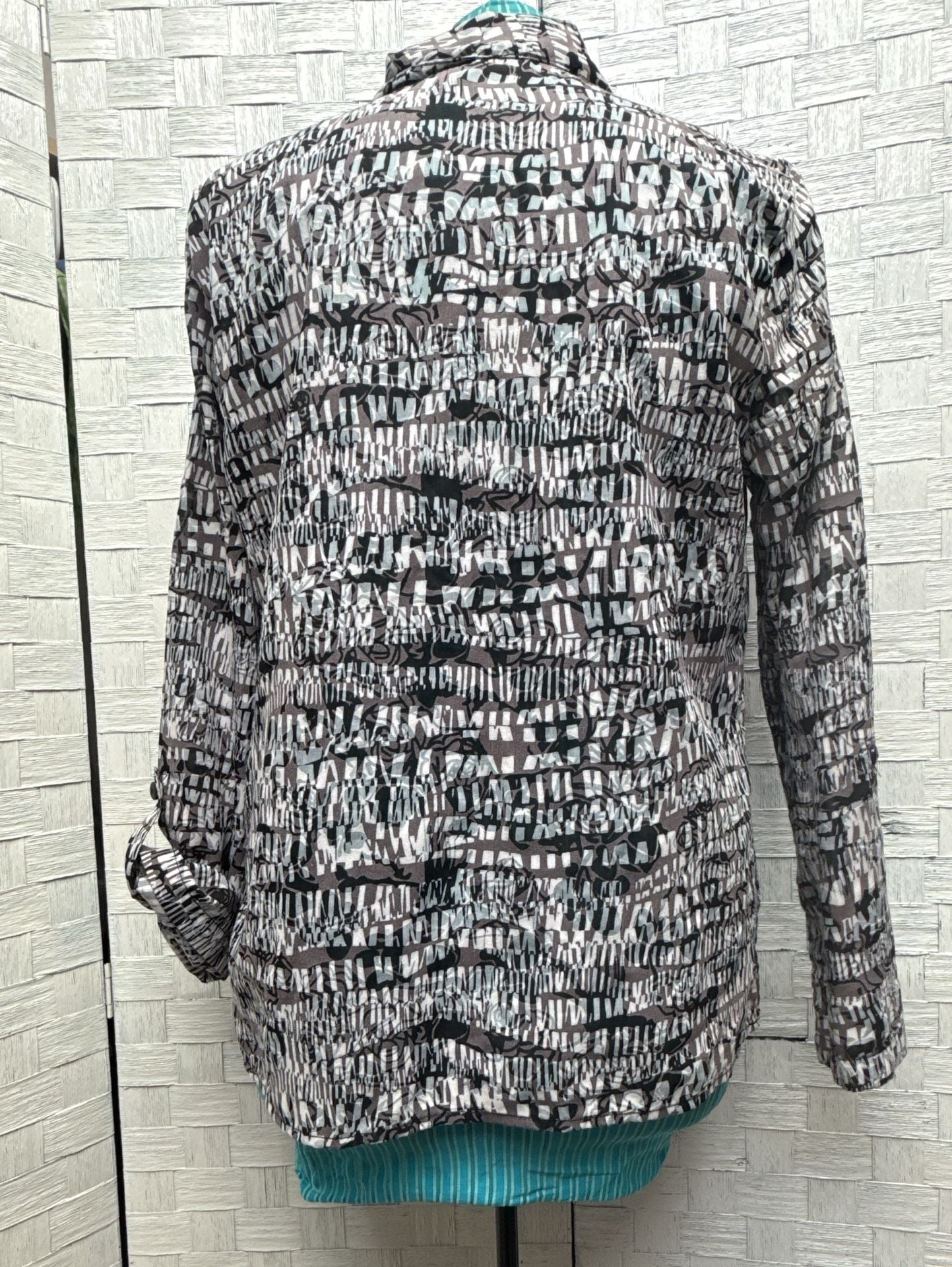 Sag Harbor Button Up Shirt Size Small Abstract Print 4