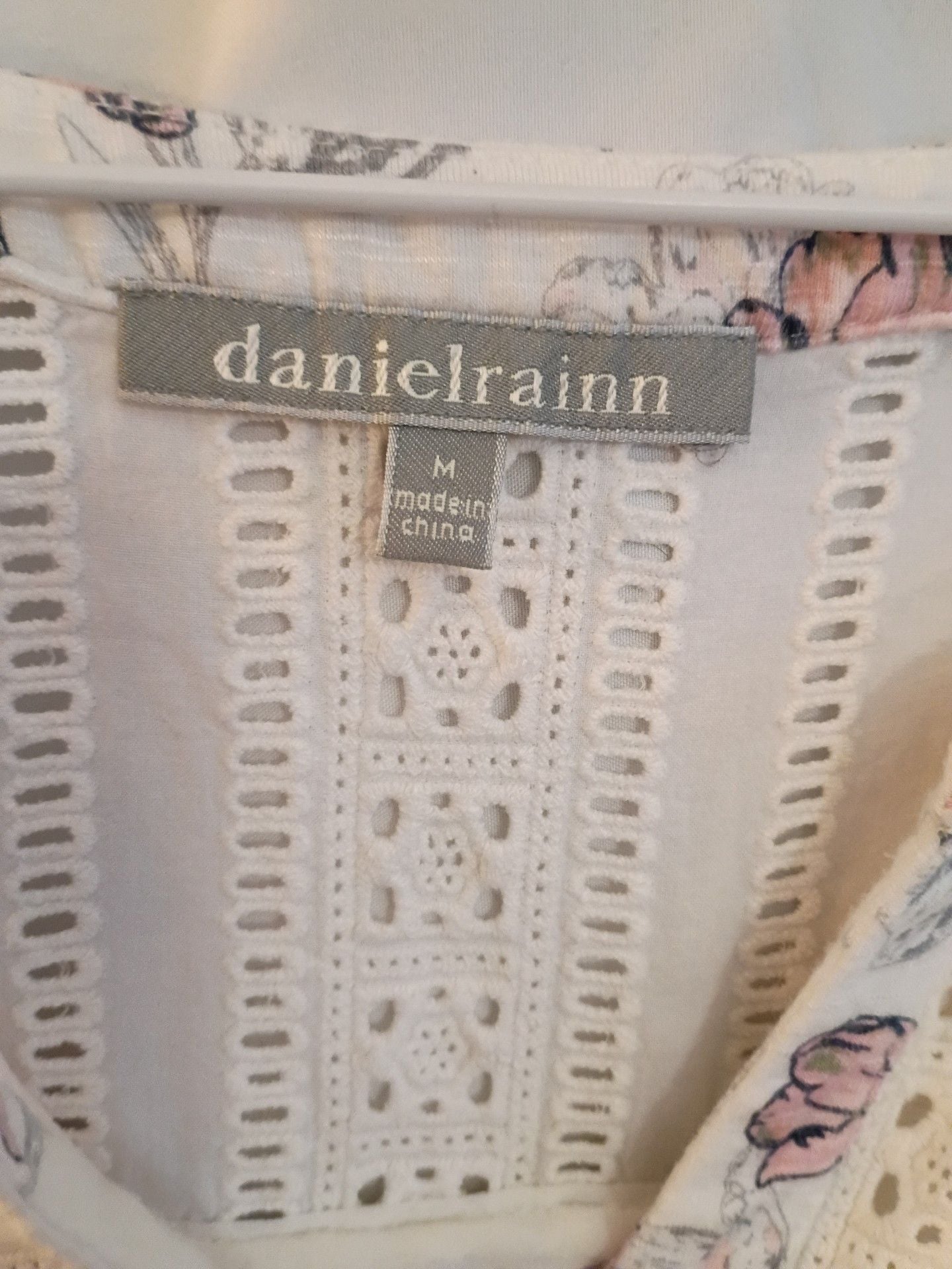 Daniel Rainn Floral Lace Trim V-Neck Tank Top Size M White Pink 3