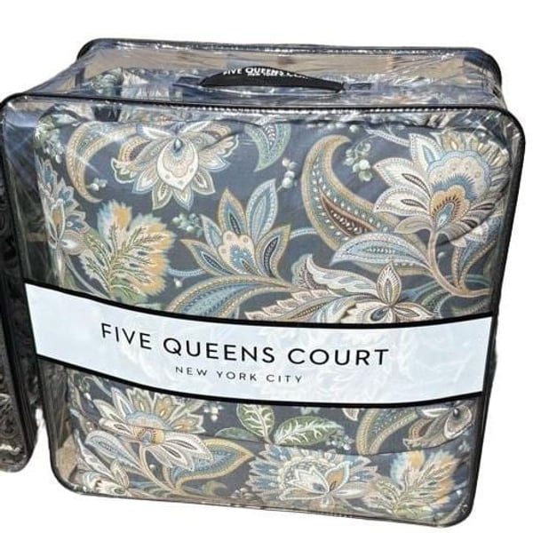 BNIP Five Queens Court Michaela Queen Comforter Set Size Queen Blue Paisley