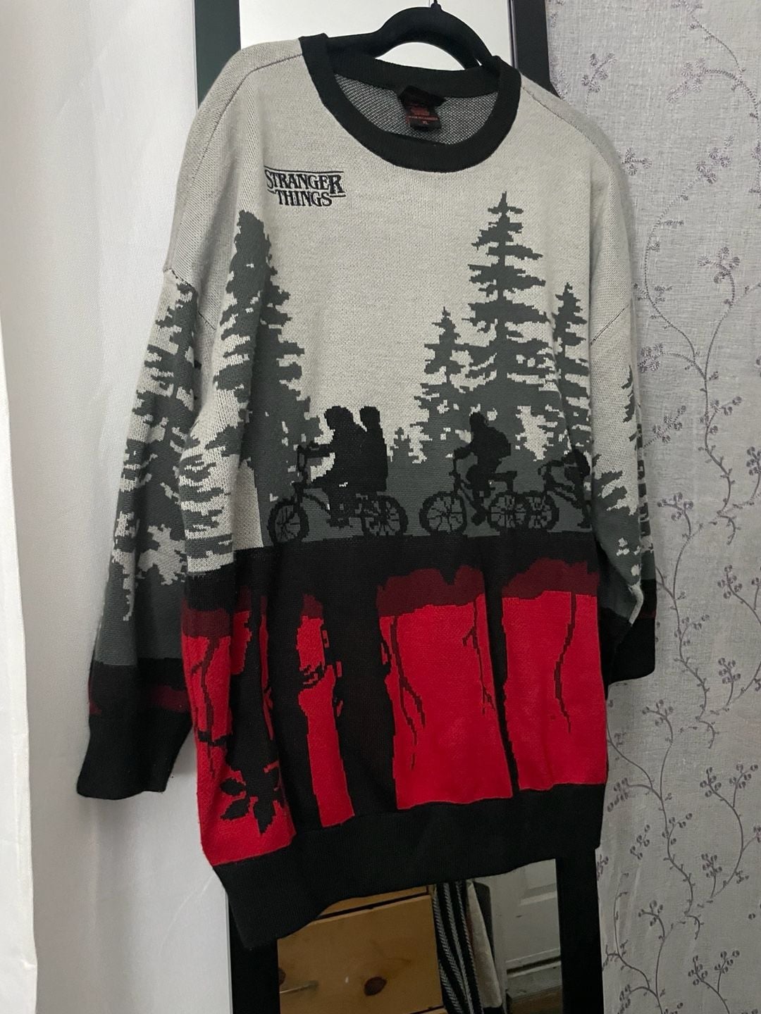 Stranger Things Sweater Size XL 2