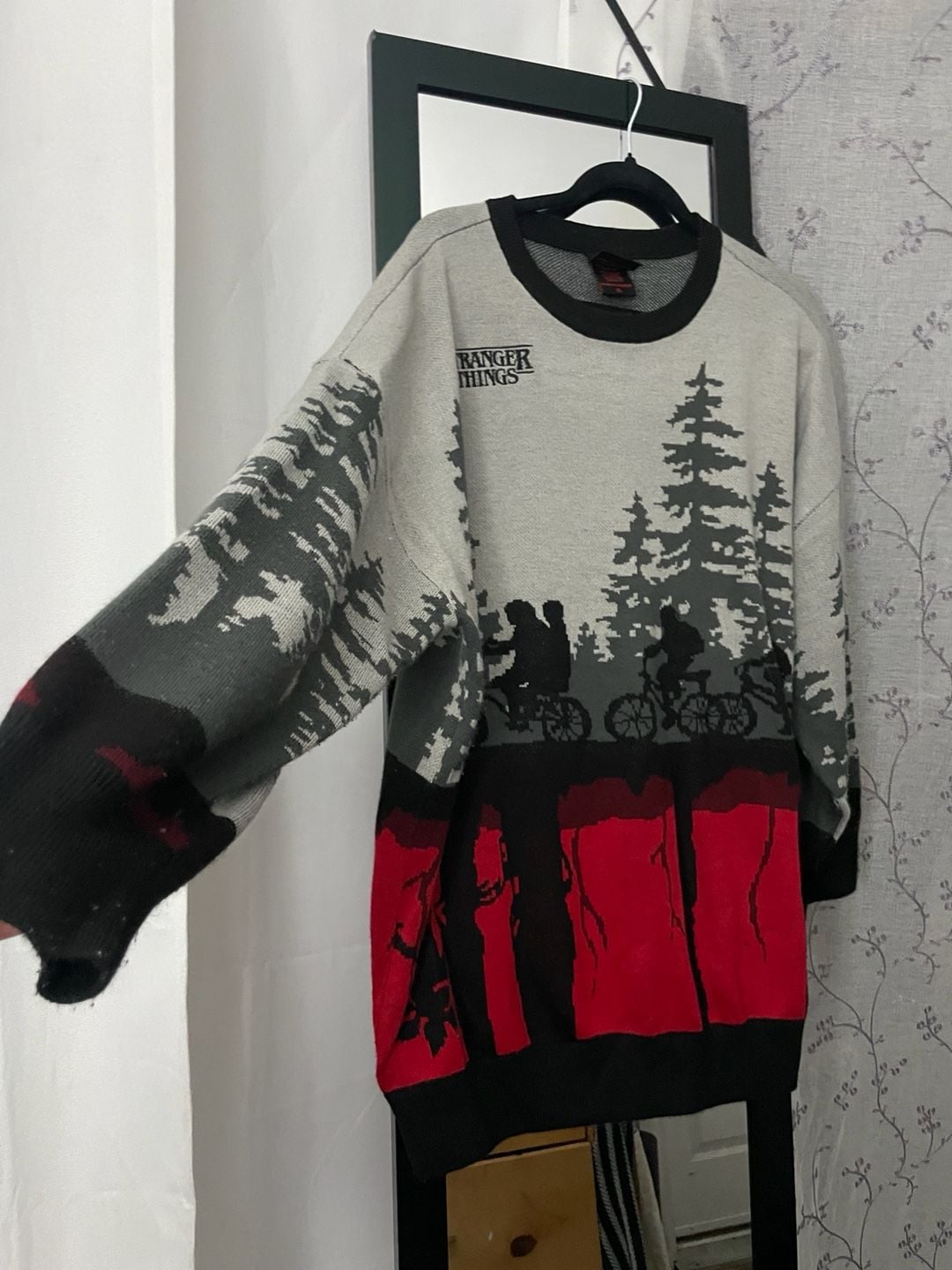 Stranger Things Sweater Size XL 3
