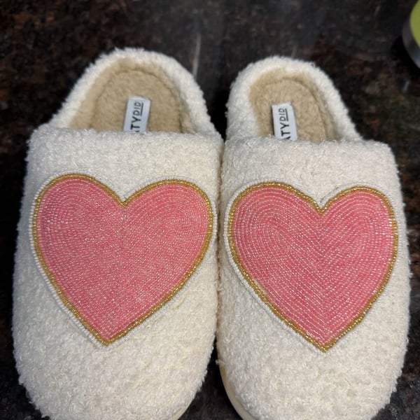 Katydid Heart Slippers Size 6/7 White Fuzzy Beaded Heart