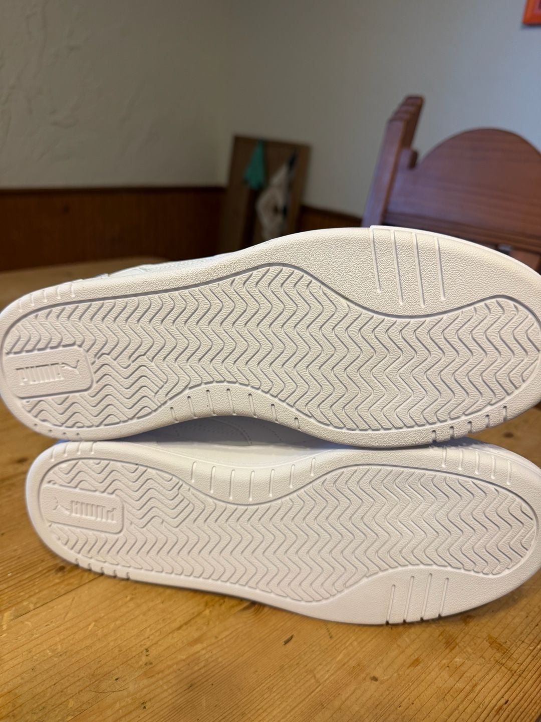 Puma Caven III Plus Size 9.5 White Silver Sneakers 5