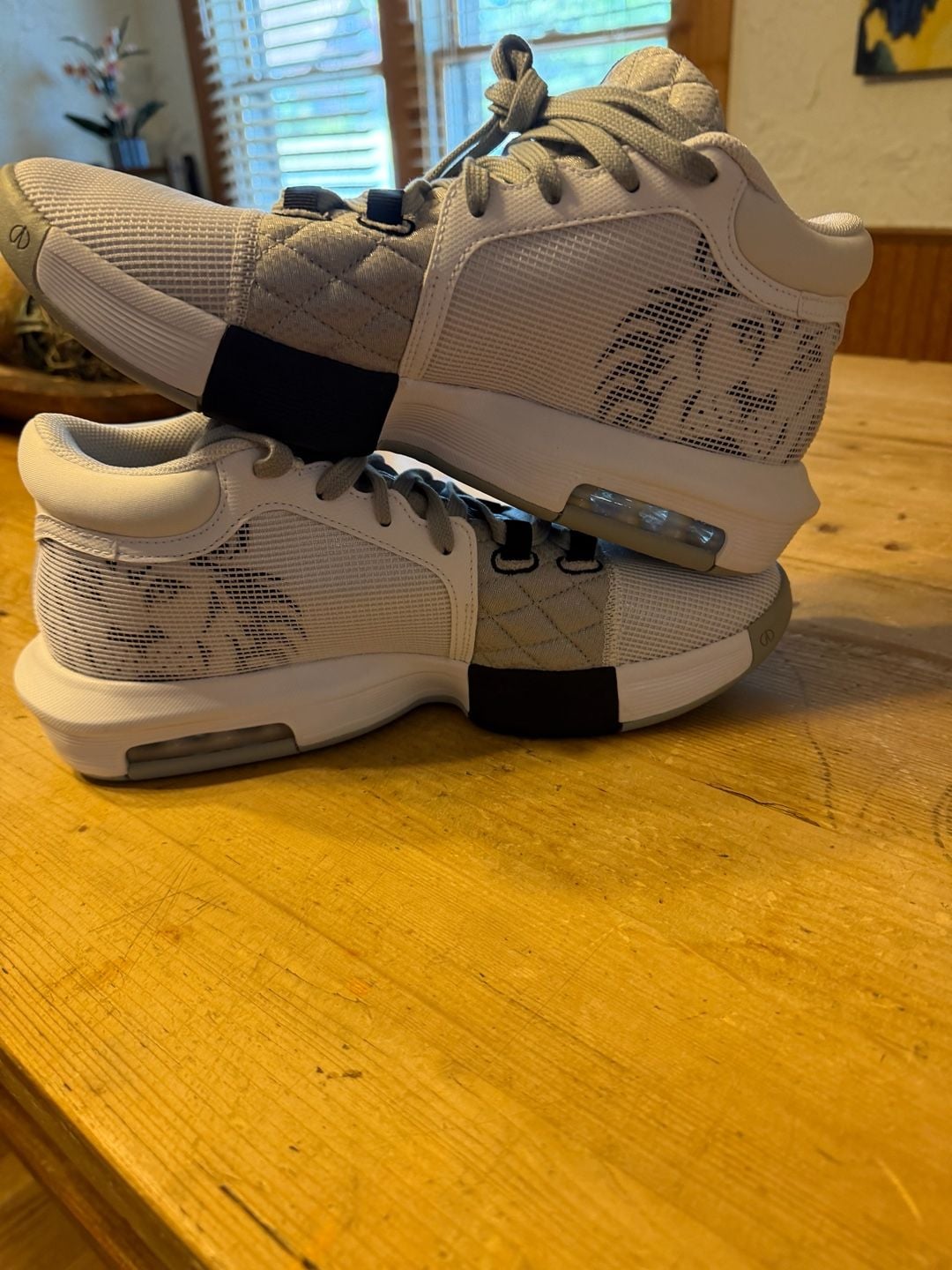 Nike LeBron Witness 8 Size 10 White Light Smoke Grey Basketball Shoes 3