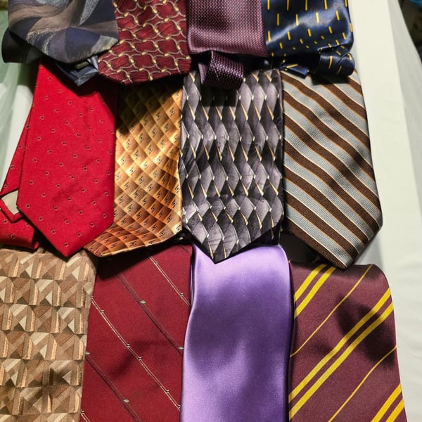 Bulk Lot 25 pc Men's Ties Silk and Polyester Mixed Lot Multiple Brands Vintage and Modern