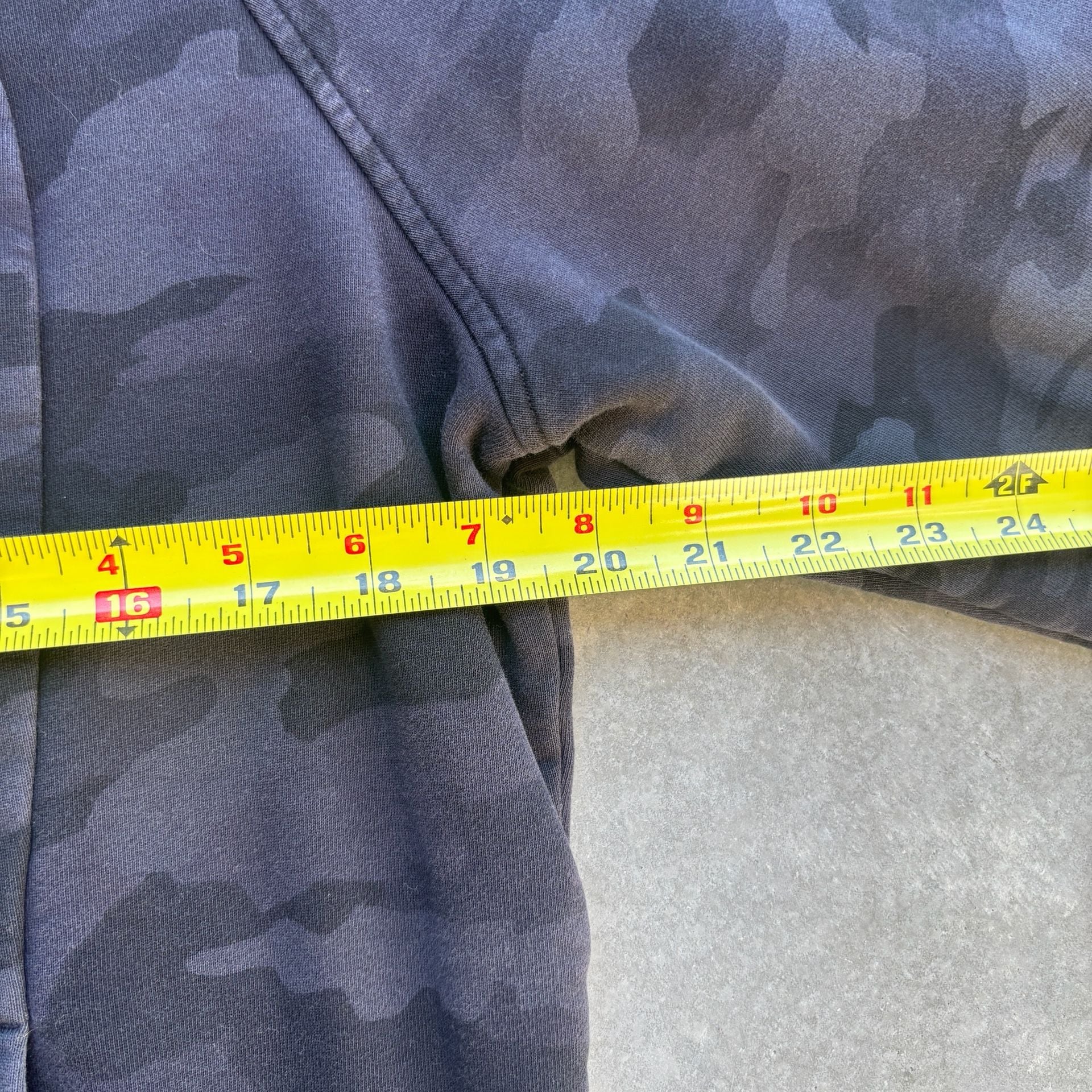 2020 Lululemon Camo Scuba Crewneck Sweatshirt Size 12 4