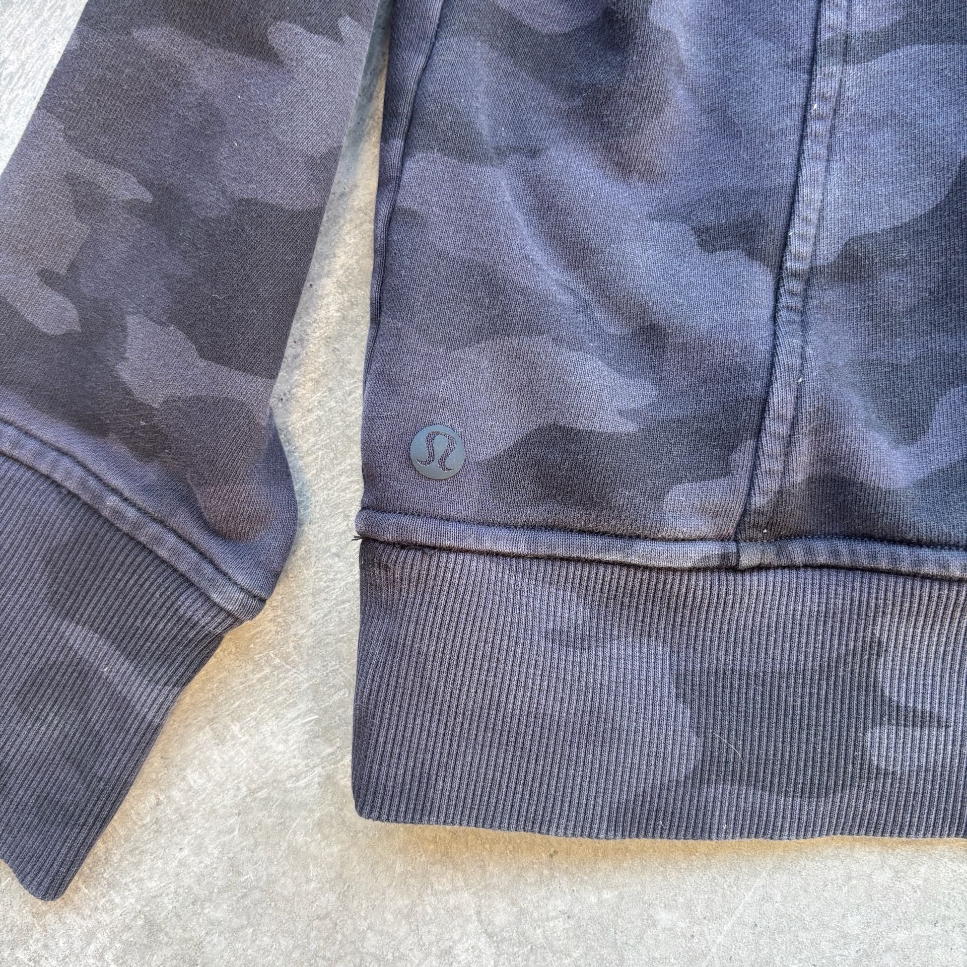 2020 Lululemon Camo Scuba Crewneck Sweatshirt Size 12 9