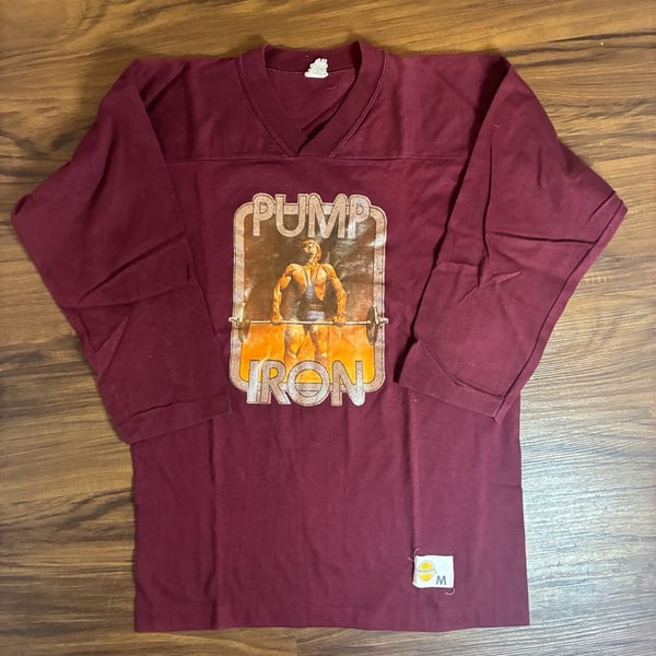 Medallion Pump Iron Long Sleeve V-Neck Shirt Size M Vintage Arnold