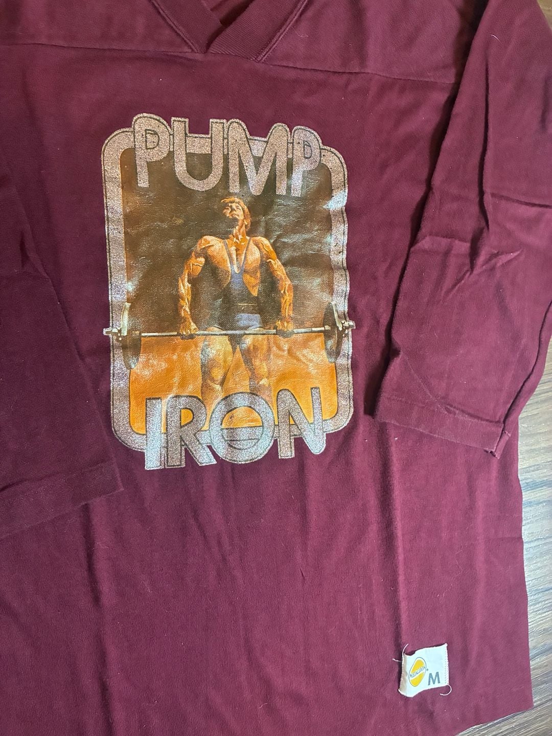 Medallion Pump Iron Long Sleeve V-Neck Shirt Size M Vintage Arnold 3