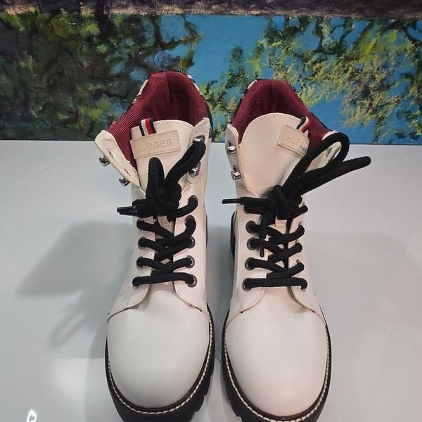 Tommy Hilfiger Leda Combat Boots White Plaid Collar Size 8.5M