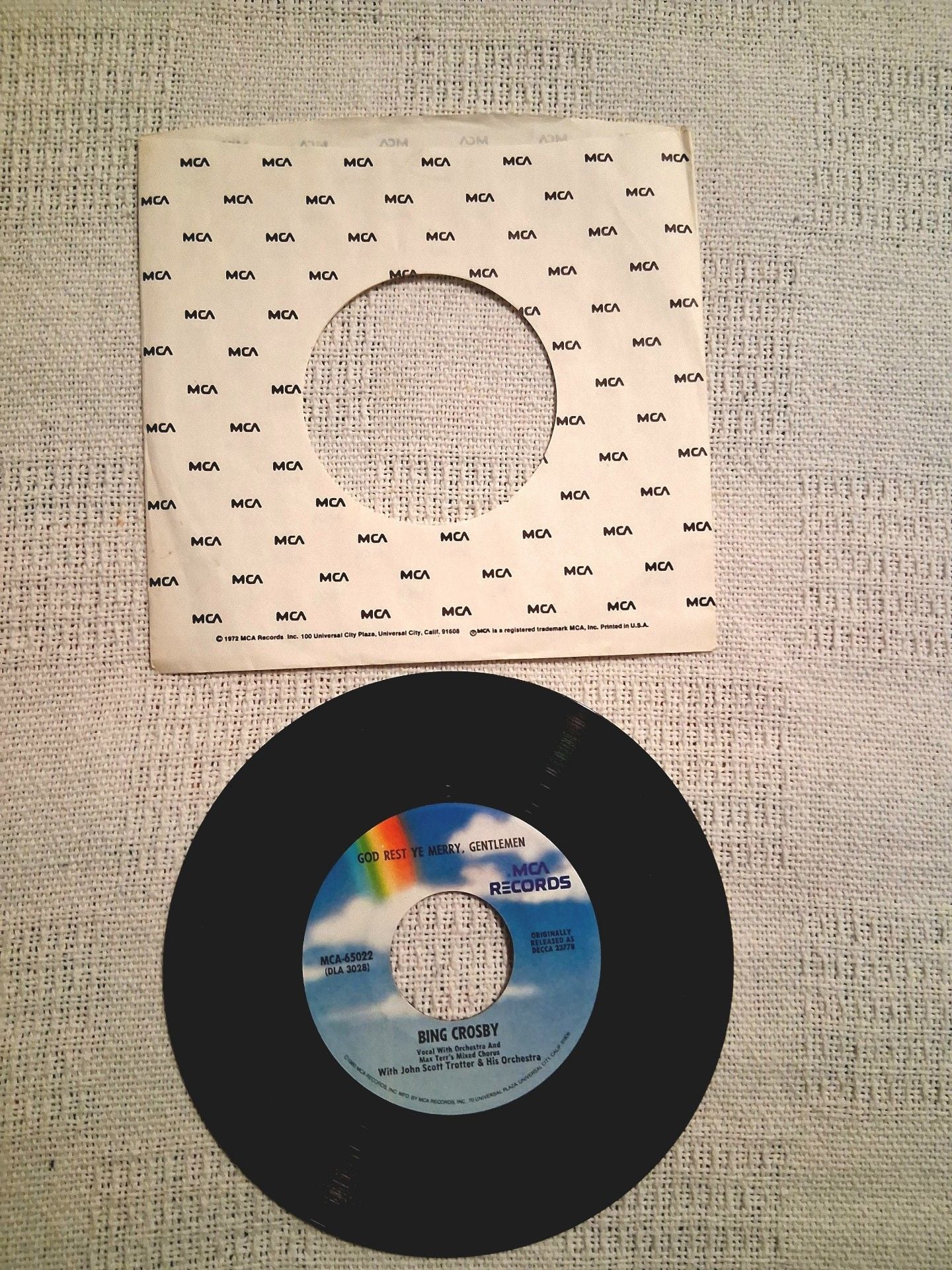 Santa Is Coming to Albuquerque Book & Bing Crosby Vinyl 45 & WOW Christmas CD 7