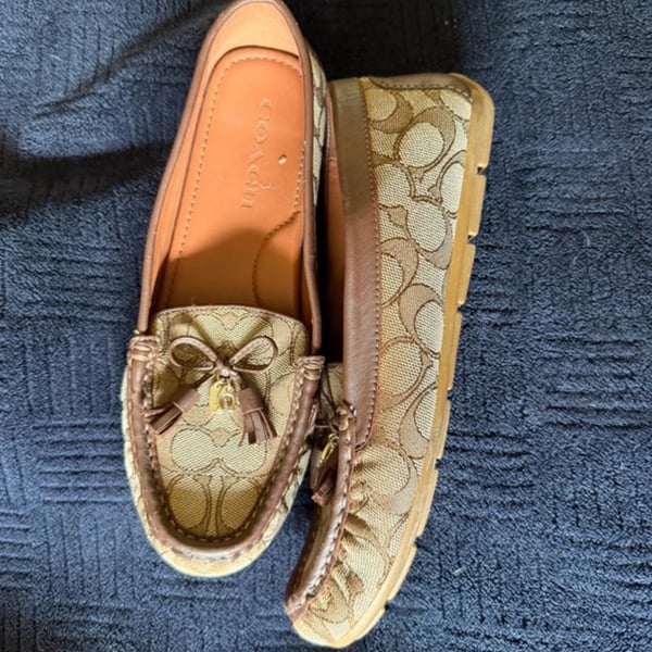 Coach Moira Sig Jacq Loafer Size 7.5 Tan Signature Jacquard Tassel