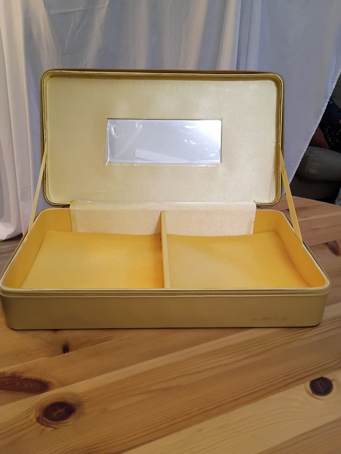 Estee Lauder Vintage Gold Makeup Jewelry Case Train Box Vanity Bag 10