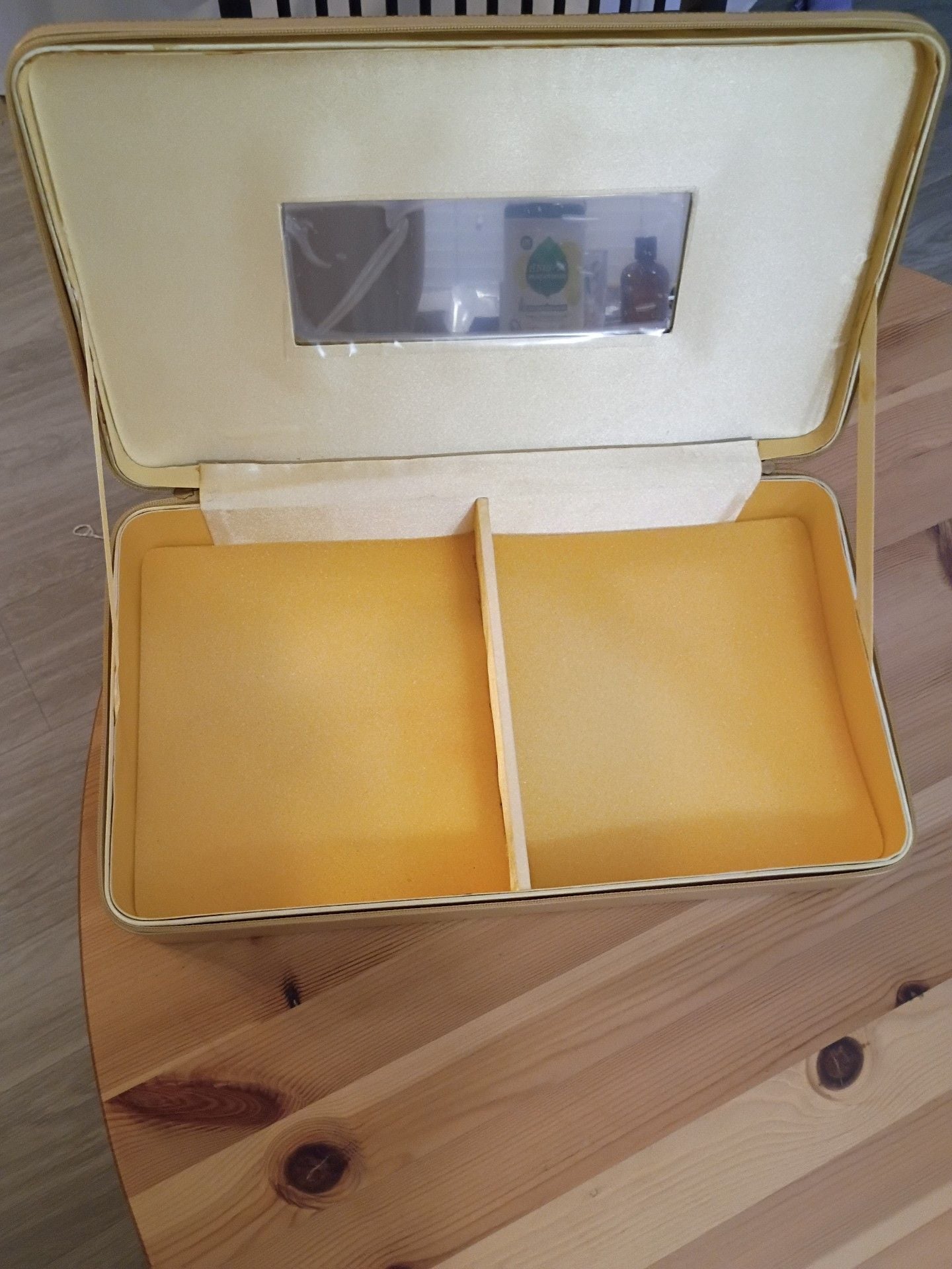 Estee Lauder Vintage Gold Makeup Jewelry Case Train Box Vanity Bag 12